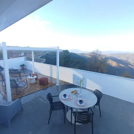 Douro Valley Private Terrace & Lounge Apartment